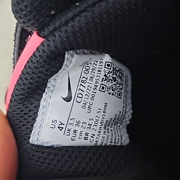 Nike Kids High Top Sneaker - Picture 11 of 12